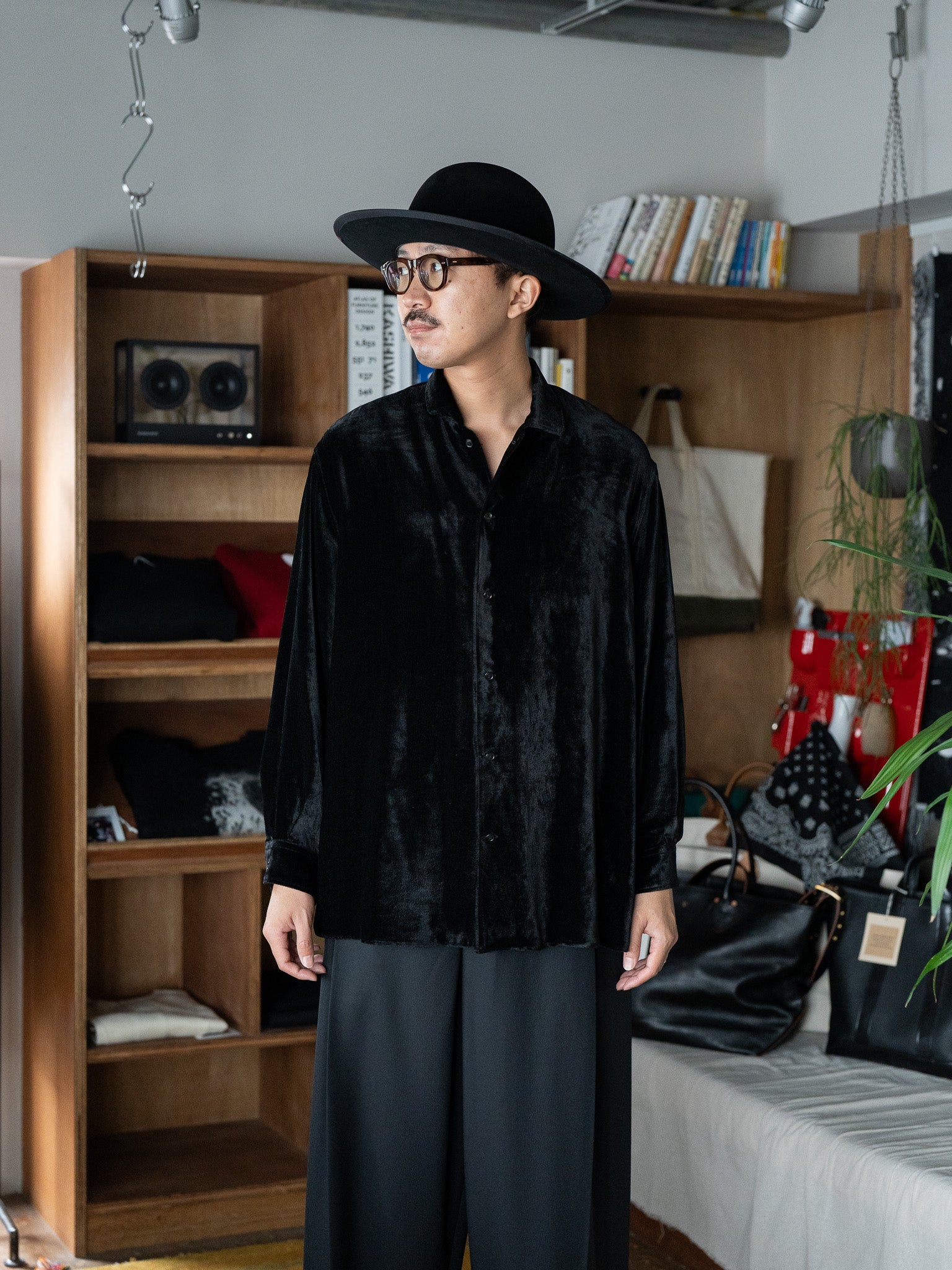ハグオーワーCoffeeTシャツブラック nonnotte / Pure Silk Velvet Calm Oversized Open Collar Shirt