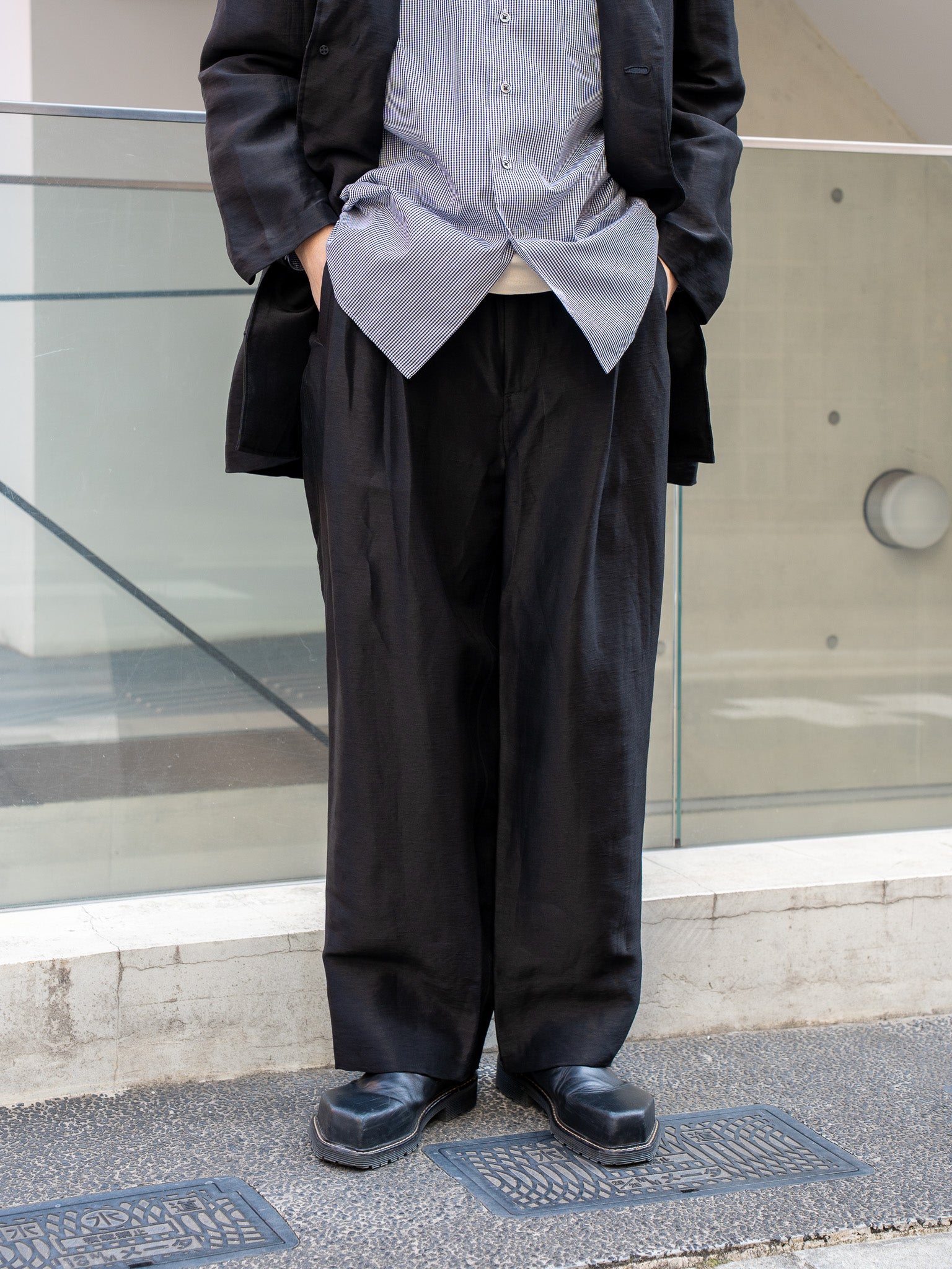 TOHANI WASHED RAMIE SILK WIDE PLEAT TROUSER -BLACK-｜aIbn公式通販 