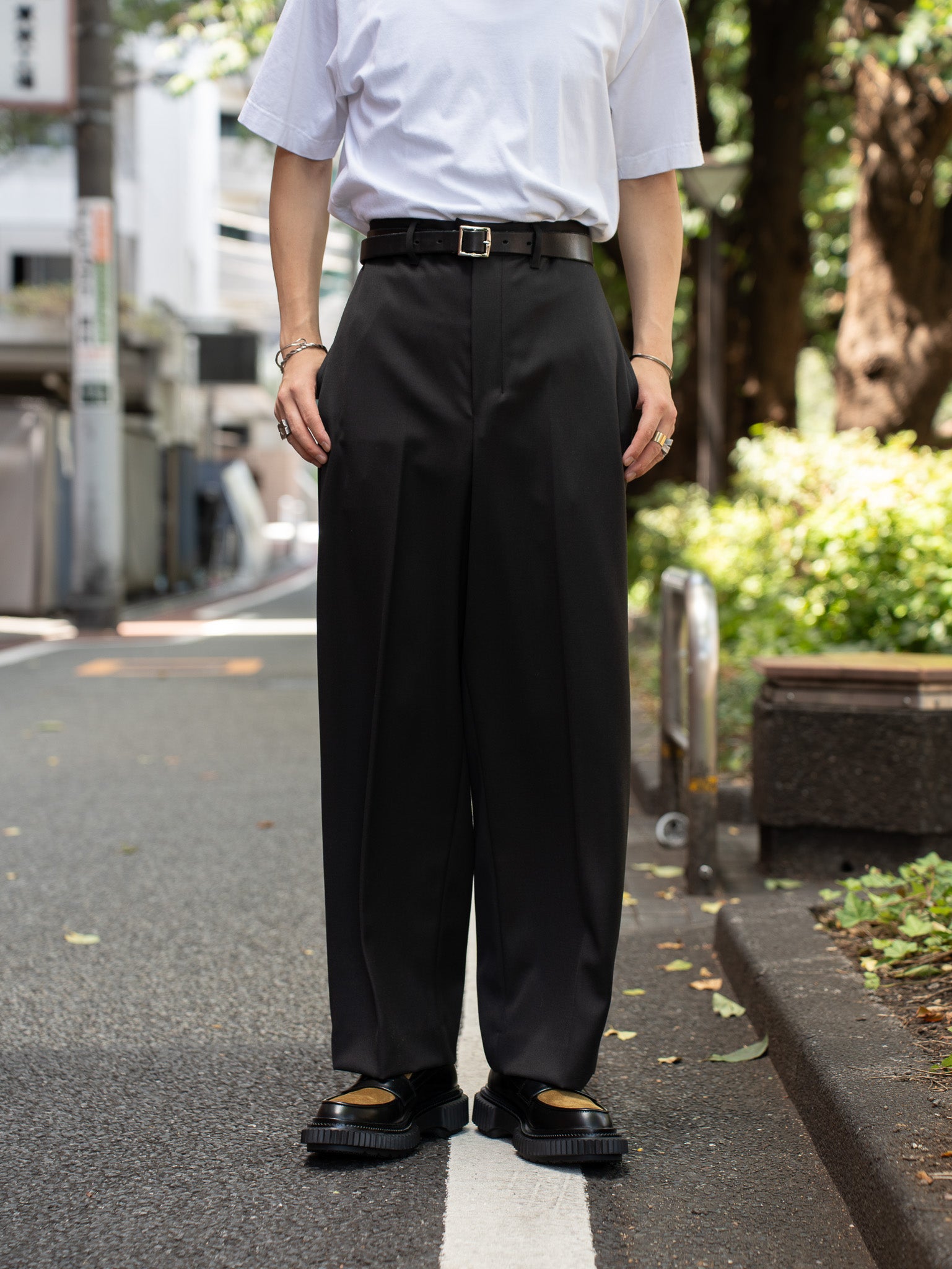 WOOL100％nonnotte/no tuck wide straight trousers - スラックス