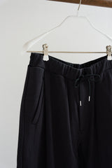 TOHNAI /  DRY COTTON LOOP BACK PLEAT TRACK TROUSER -BLACK-