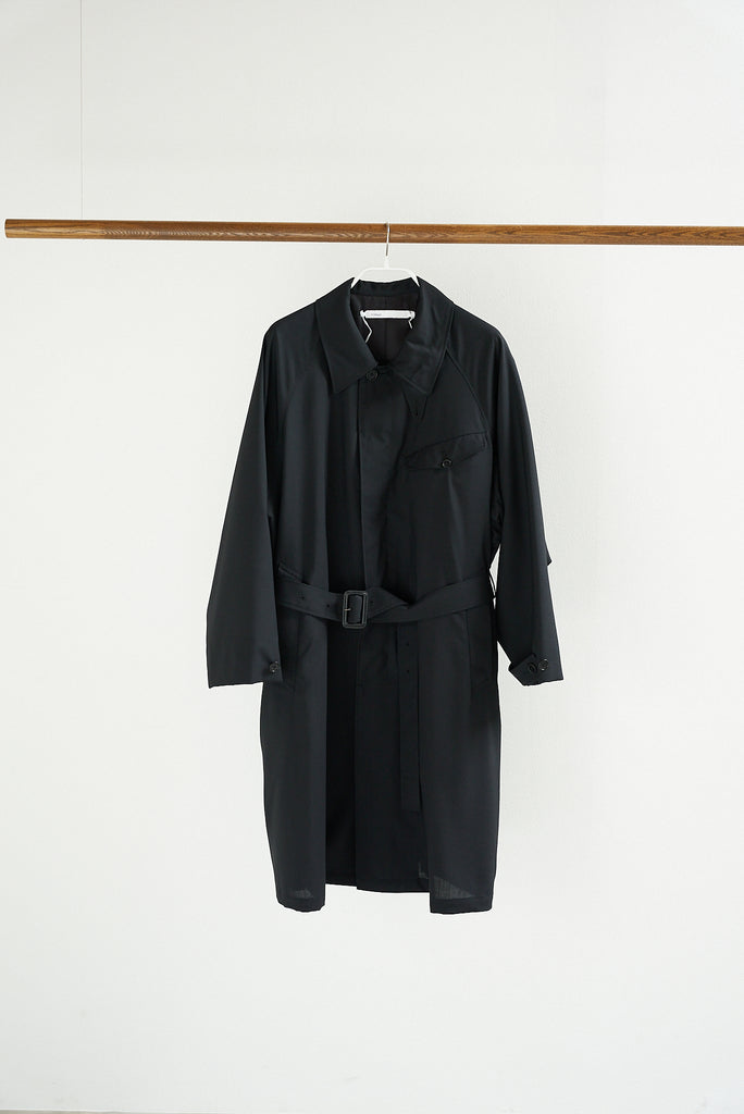 TOHNAI / DRY WOOL POPLIN BELTED COAT -BLACK-