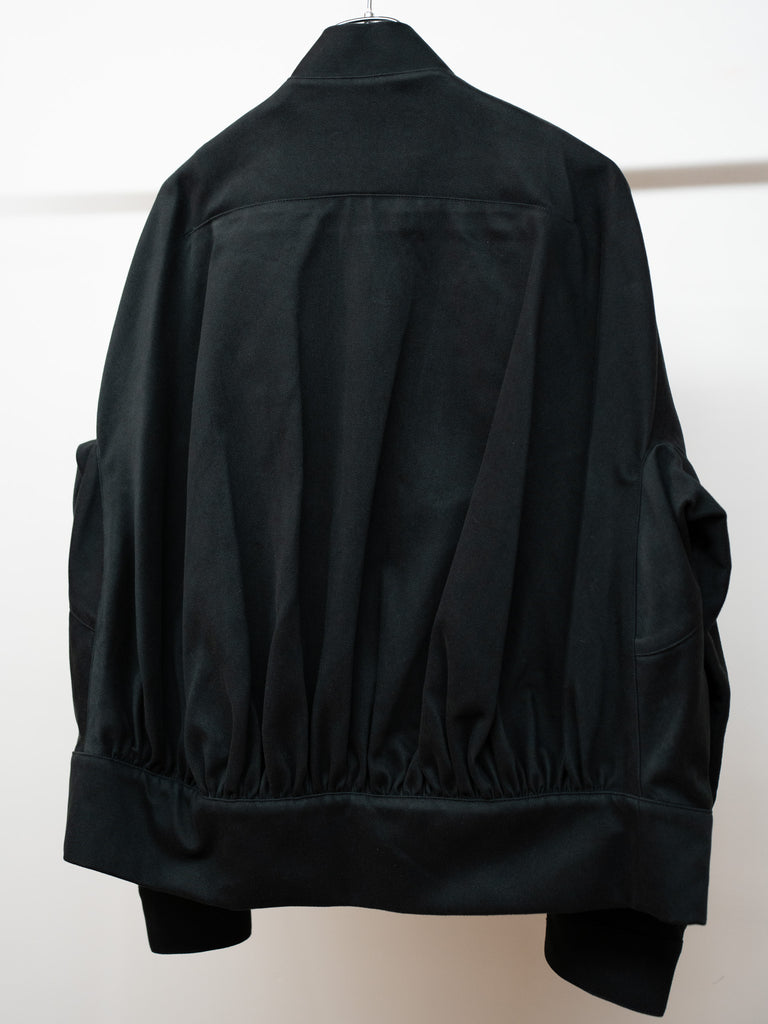 [Expected to arrive at the end of August] nonnotte / High-Count Moleskin Draping Bias Sleeve Blouson-Deep Black-