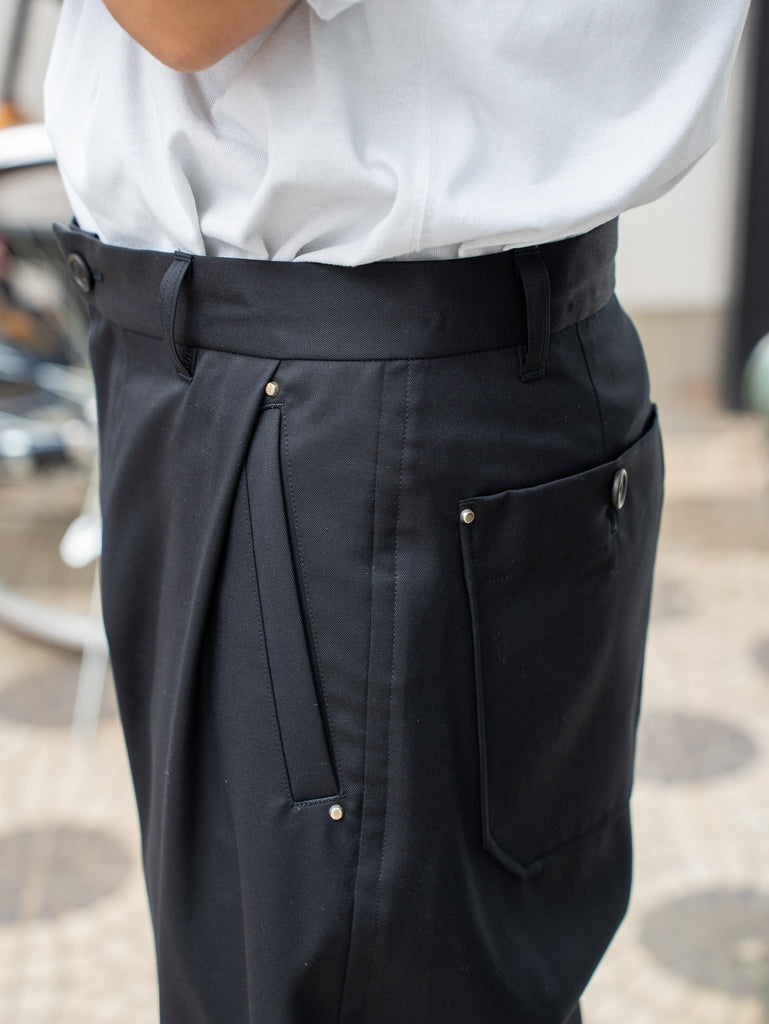 TOHNAI /  FINE WOOLTWILL RELAXED PLEAT TROUSER -D.NAVY-