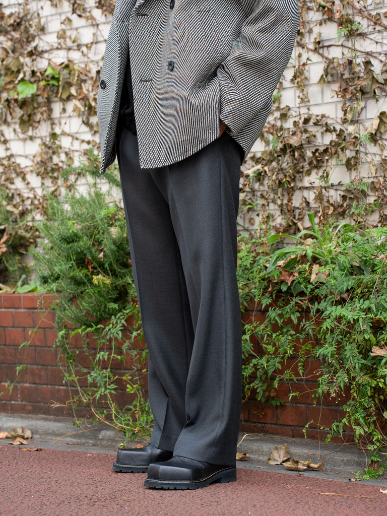 [Scheduled to arrive in mid-September] IRENISA / ONE TUCK STRAIGHT TROUSERS -SMOKE GRAY-