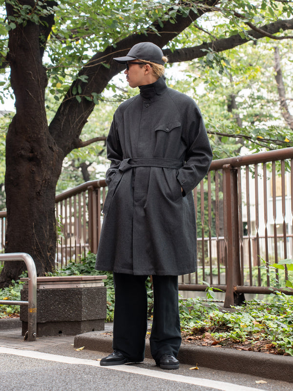 [Scheduled to arrive in September] THONAI / TOUGH WOOL TWILL / BELTED COAT-CHARCOAL-