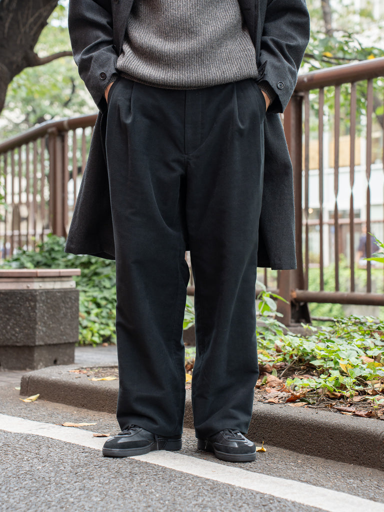 THONAI / FINE MOLESKIN WIDE PLEAT TROUSER-BLACK-