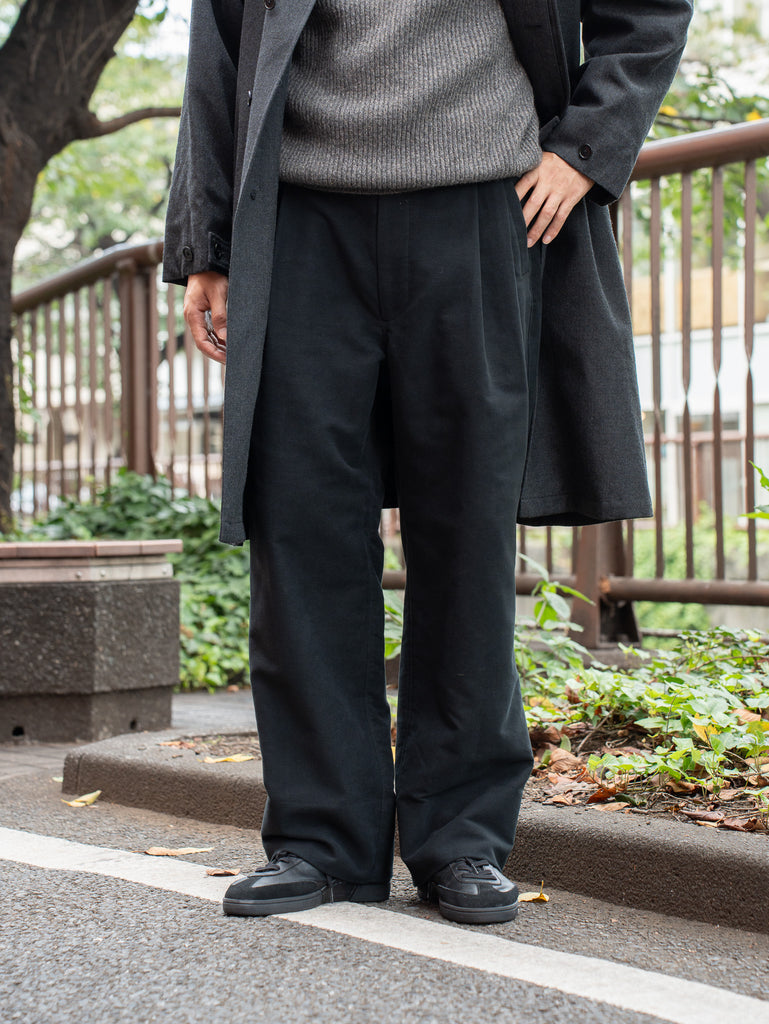 THONAI / FINE MOLESKIN WIDE PLEAT TROUSER-BLACK-