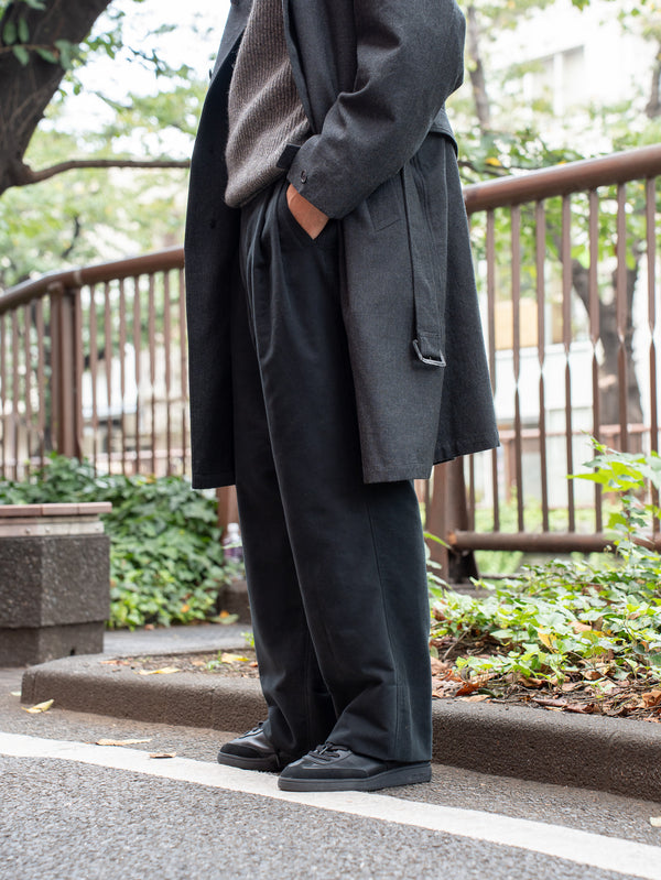 THONAI / FINE MOLESKIN WIDE PLEAT TROUSER-BLACK-