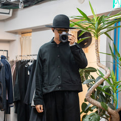 [Expected to arrive at the end of August] nonnotte / High-Count Moleskin Draping Bias Sleeve Blouson-Deep Black-