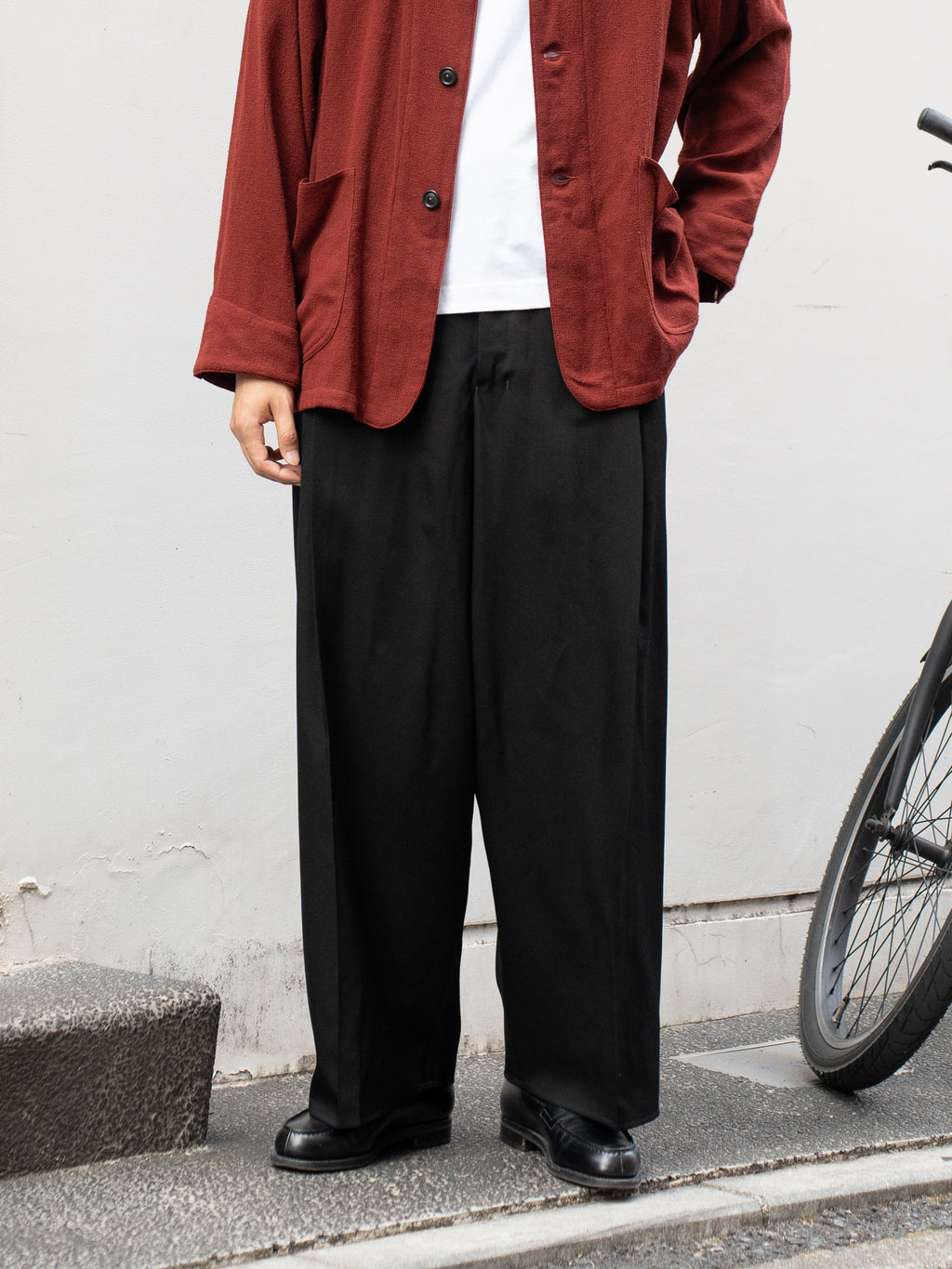 nonnotte / Draping Crotch Box Pleats Trousers -Black-｜aIbn公式通販