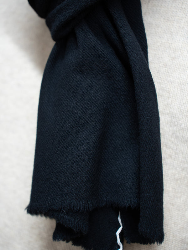 THONAI / WASHED WOOL SCARF-BLACK-