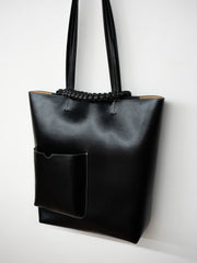 SAGAN Vienna / PAZAR BOOK 手提包 葡萄色皮革 黑色，帶有“白色”縫線