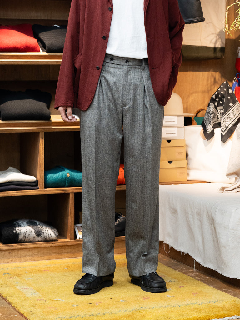ULTERIOR / W/S HERRINGBONE STRIPE TUCKED TROUSER -TAUPE GREY-