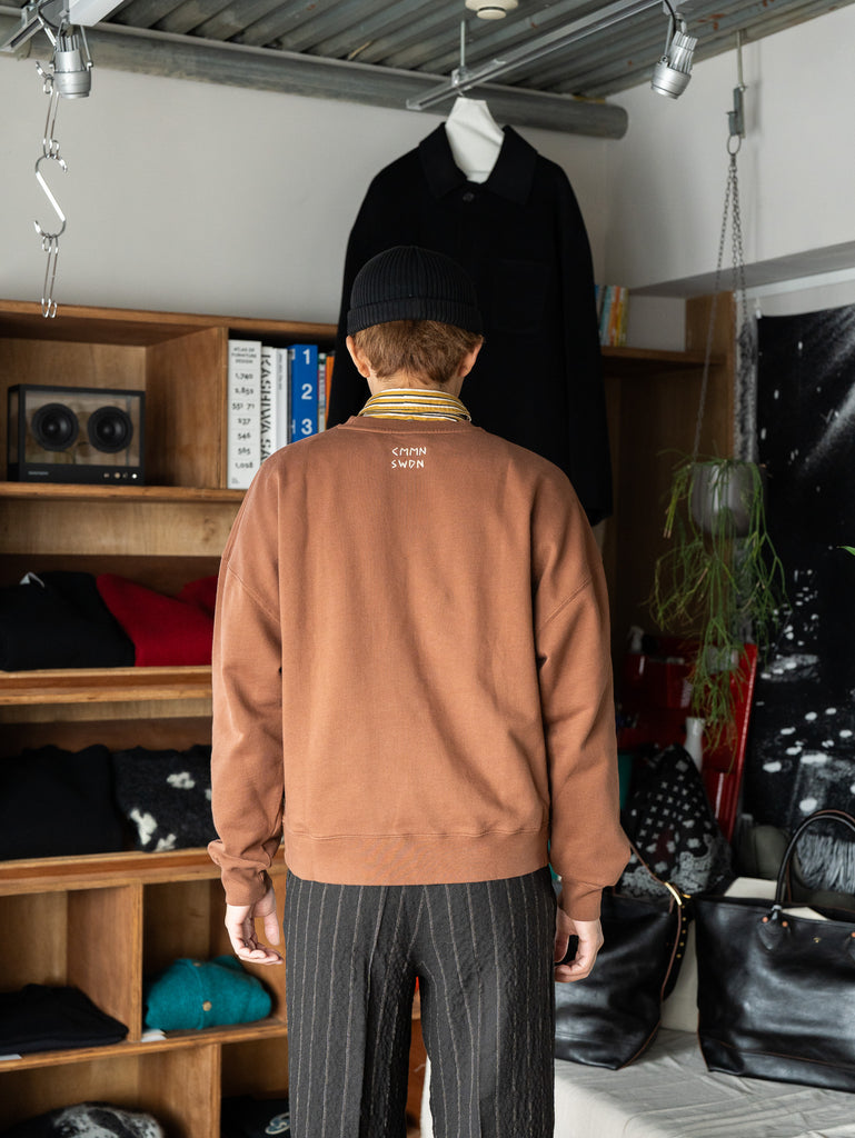 CMMN SWDN / RELAXED FIT COTTON SWEATSHIRT -BROWN-
