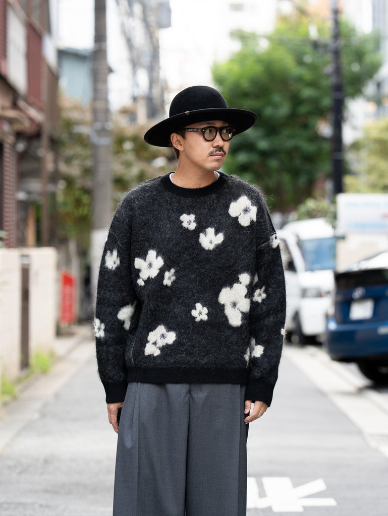 CMMN SWDN / RELAXED FIT MOHAIR JACQUARD SWEATER -BLACK FLORAL-