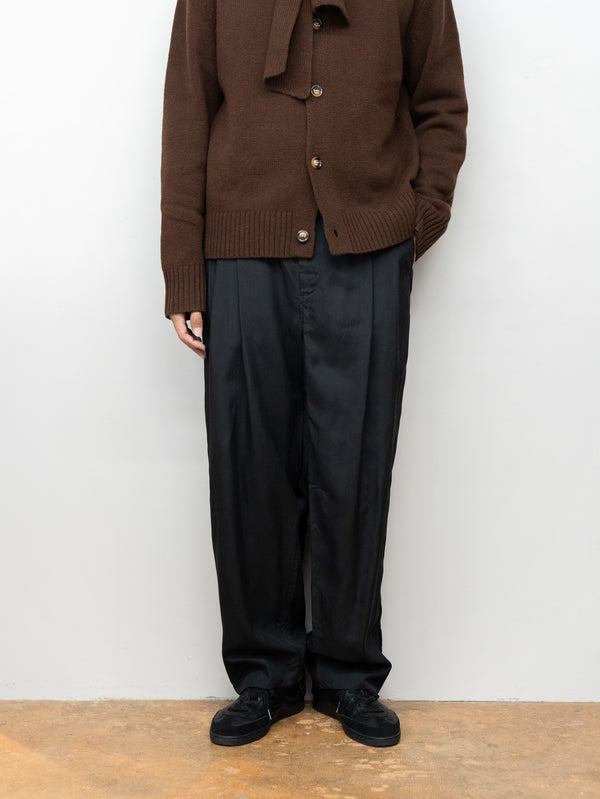 TOHNAI / GROUGH SILK TWILL TWO PLEATS TROUSER -BLACK-