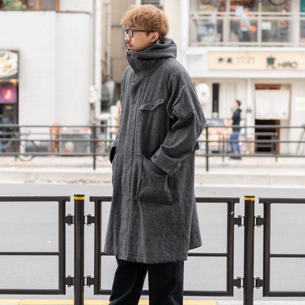 TOHNAI / WOOL HERRINGBONE PARKA COAT -CHACOAL-｜aIbn公式通販