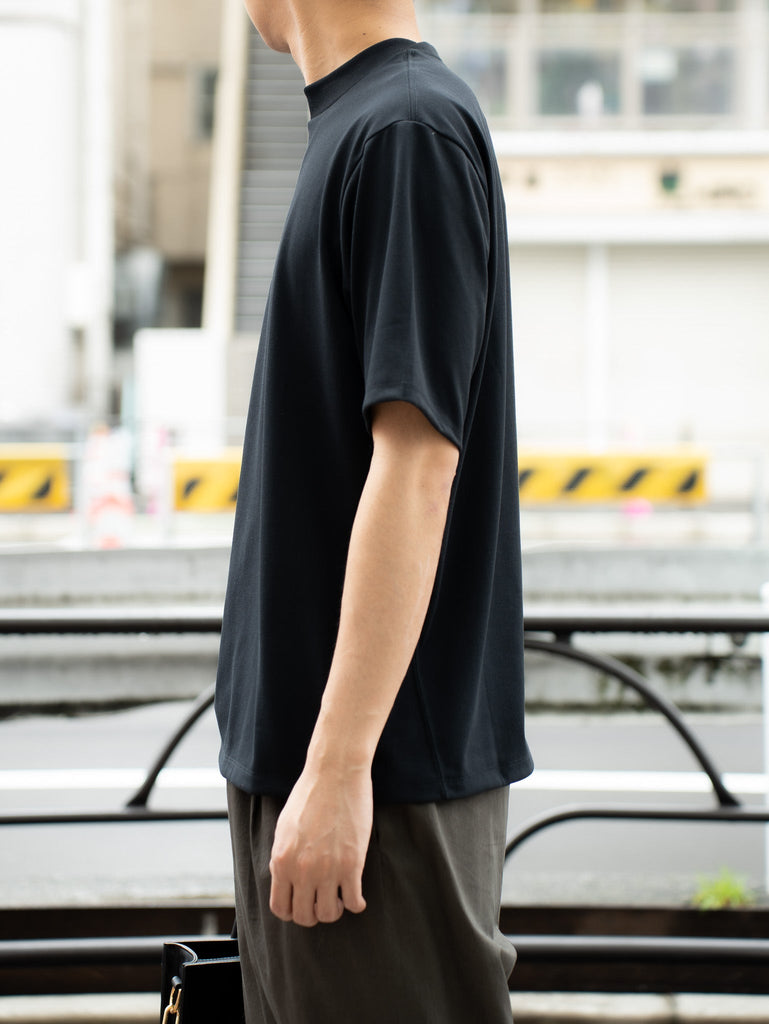 HAND ROOM / POLYESTER COTTON FEEL MOCK NECK T-SHIRT -BLACK-