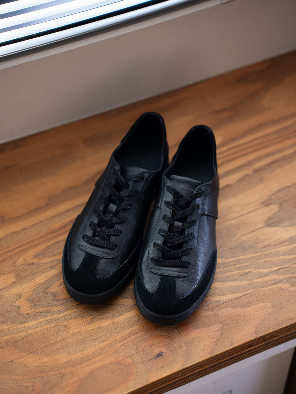 FOOT INDUSTRY / German trainer -ESSENTIALS BLACK-｜aIbn公式通販