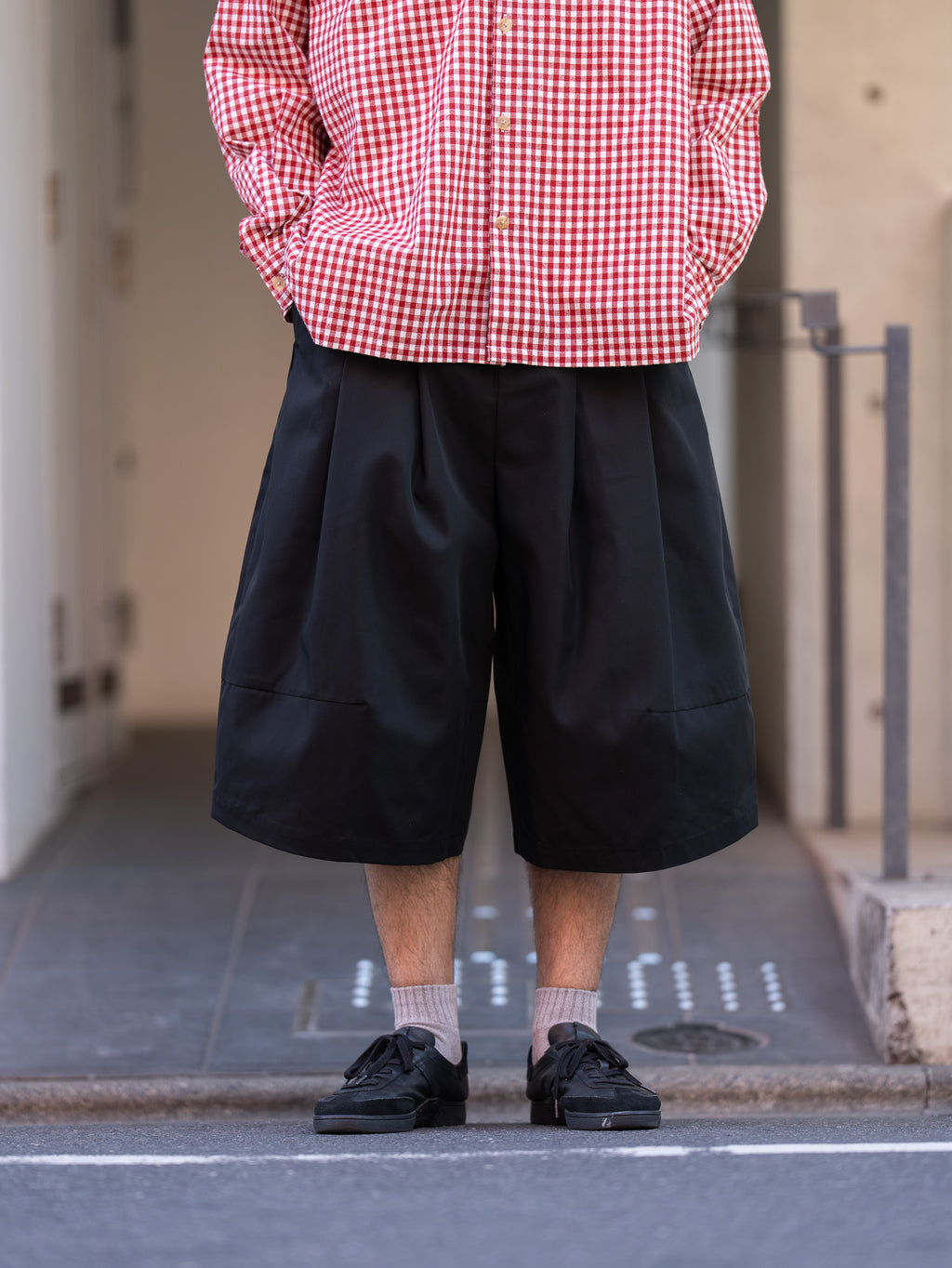 SHINYAKOZUKA / BAGGY SHORTS -BLACK-｜aIbn公式通販