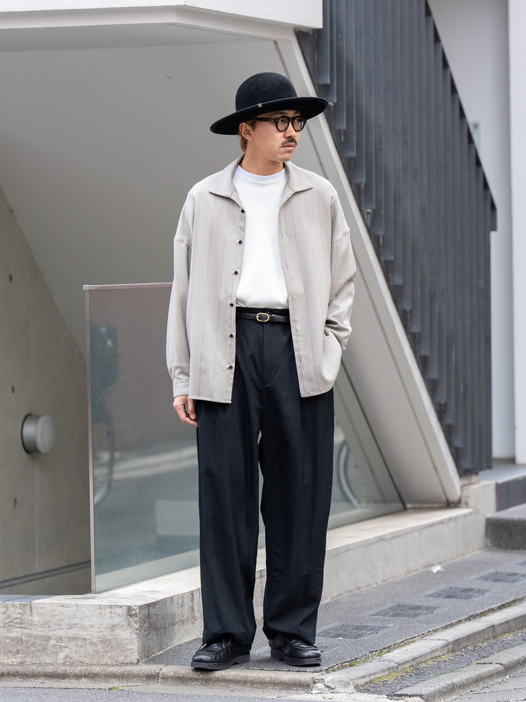 TOHNAI / WOOL SILK GABARDINE TWO PLEATS TROUSER -BLACK-