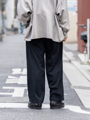 TOHNAI / WOOL SILK GABARDINE TWO PLEATS TROUSER -BLACK-