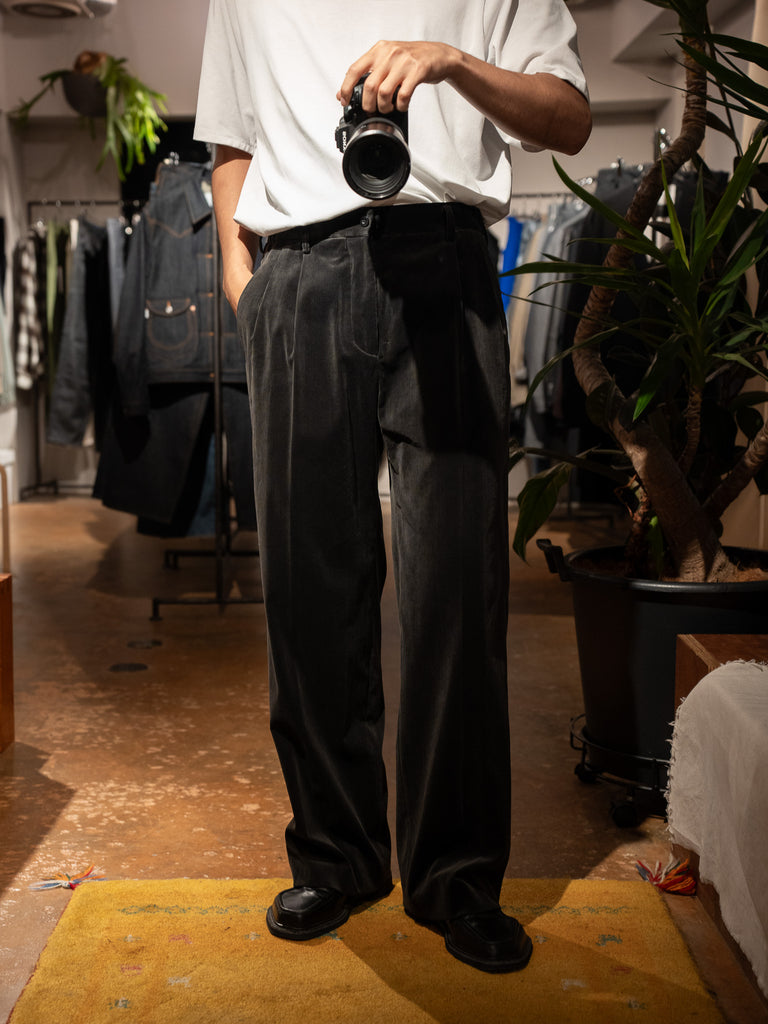 [Expected to arrive at the end of July] IRENISA / TWO TUCKS WIDE PANTS -BLACK OLIVE-