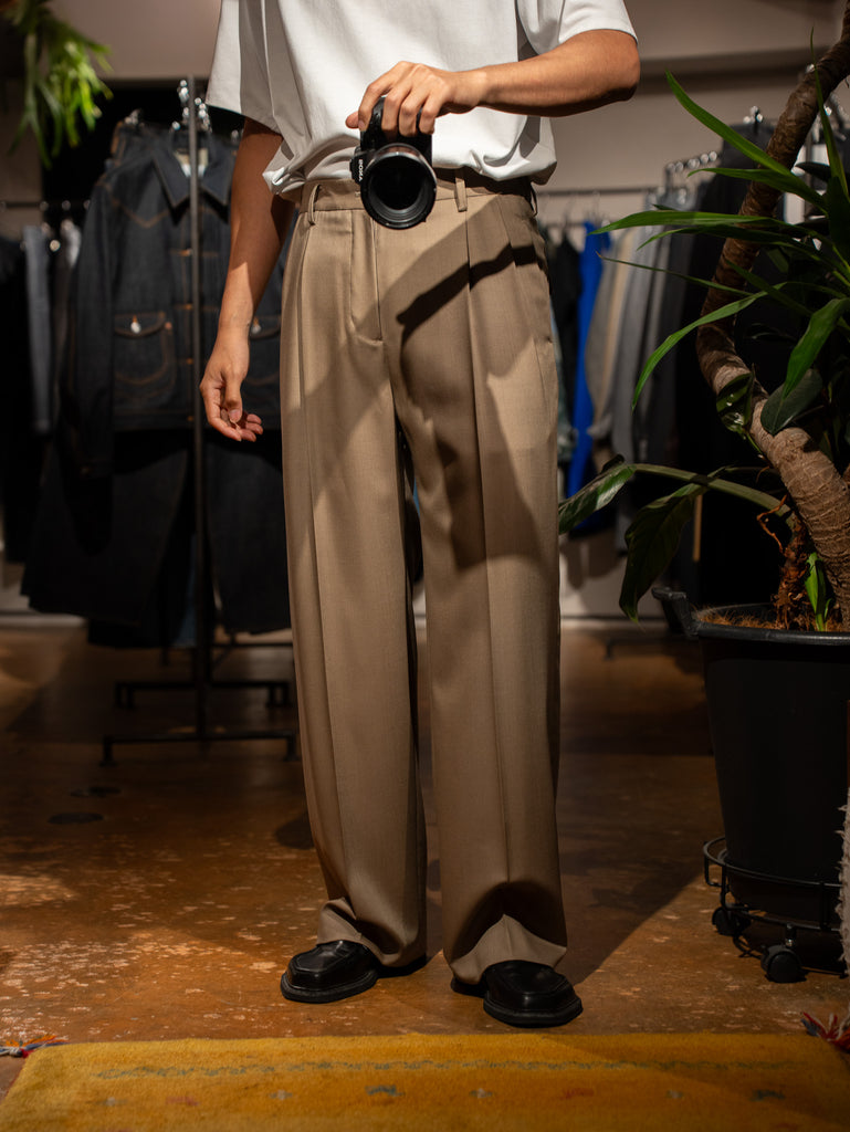 IRENISA / TWO TUCKS WIDE PANTS -MOCHA BEIGE-